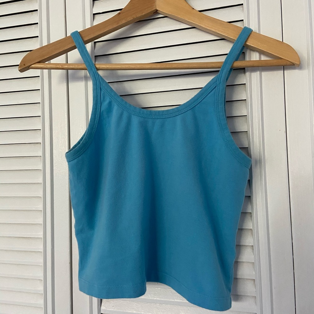 ARQ crop tank in Sky